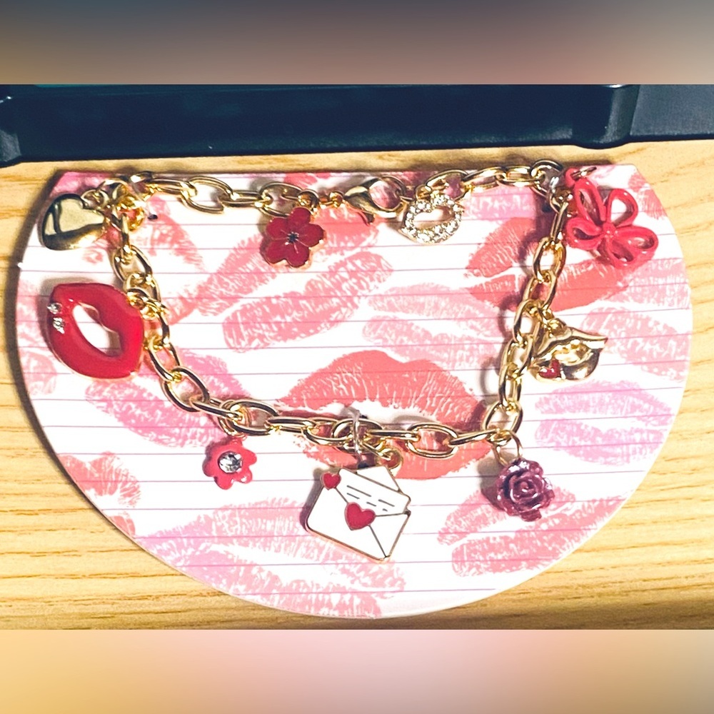 Sweetheart, gold charm bracelet